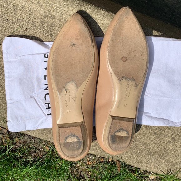 Givenchy Tan Flats Sz 37